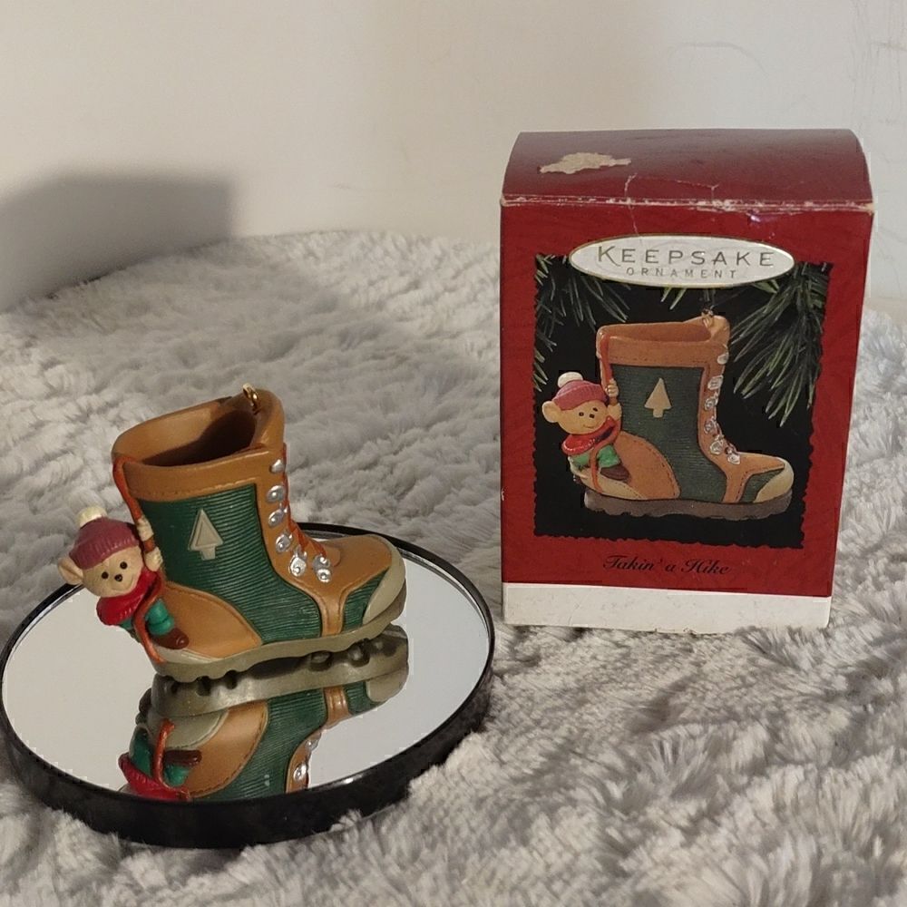 Vtg 1995 Hallmark Keepsake "Takin' A Hike" Christmas Ornament